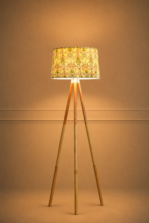 Lampadaire trépied en bois — abat-jour en tissu