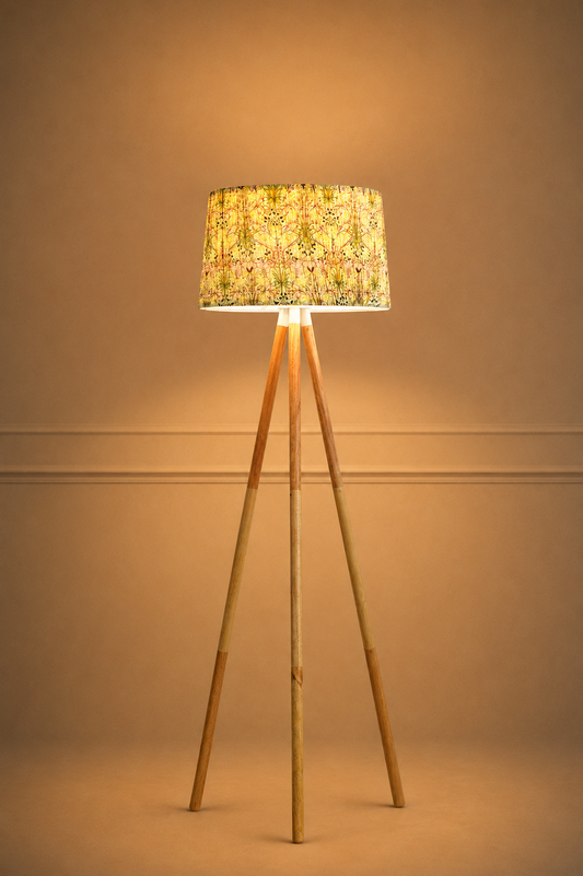 Lampadaire trépied en bois — abat-jour en tissu