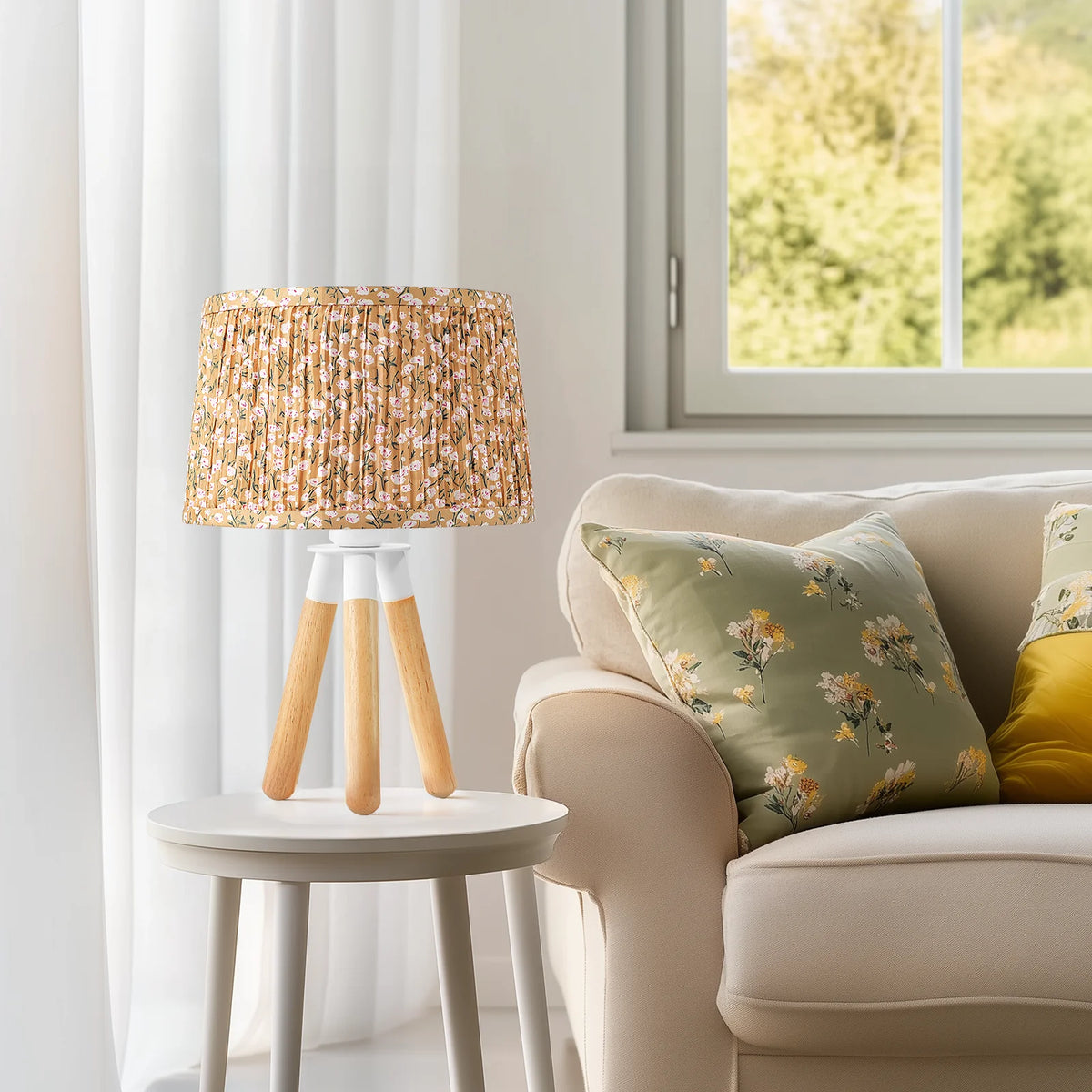 Lampe de chevet trépied en bois — abat-jour en lin