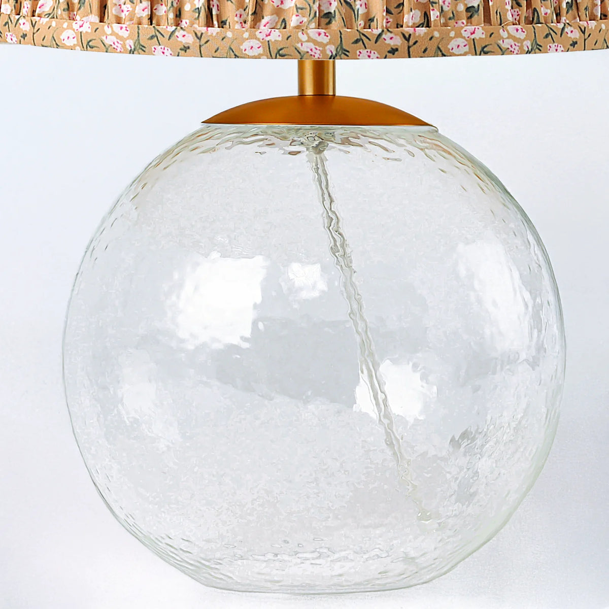 Lampe de chevet en verre martelé — abat-jour floral