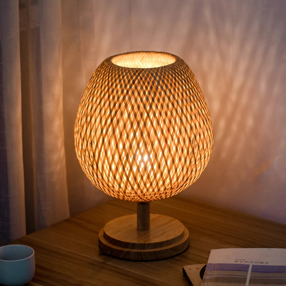 Lampe de chevet en bambou tressé — fait main