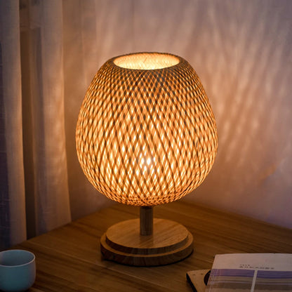 Lampe de chevet en bambou tressé — fait main