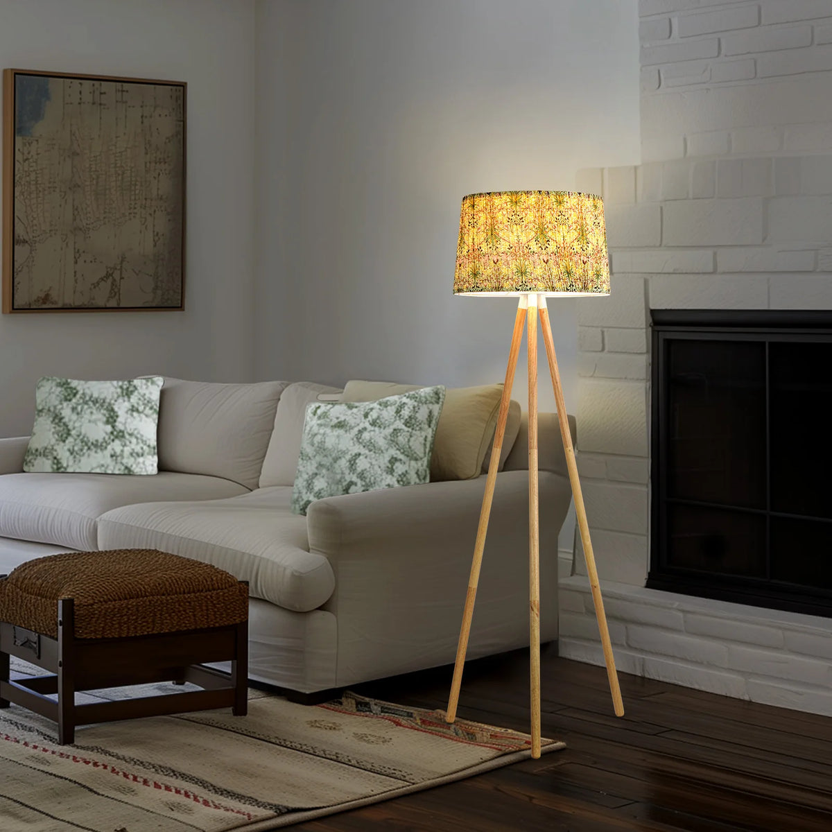 Lampadaire trépied en bois — abat-jour en tissu