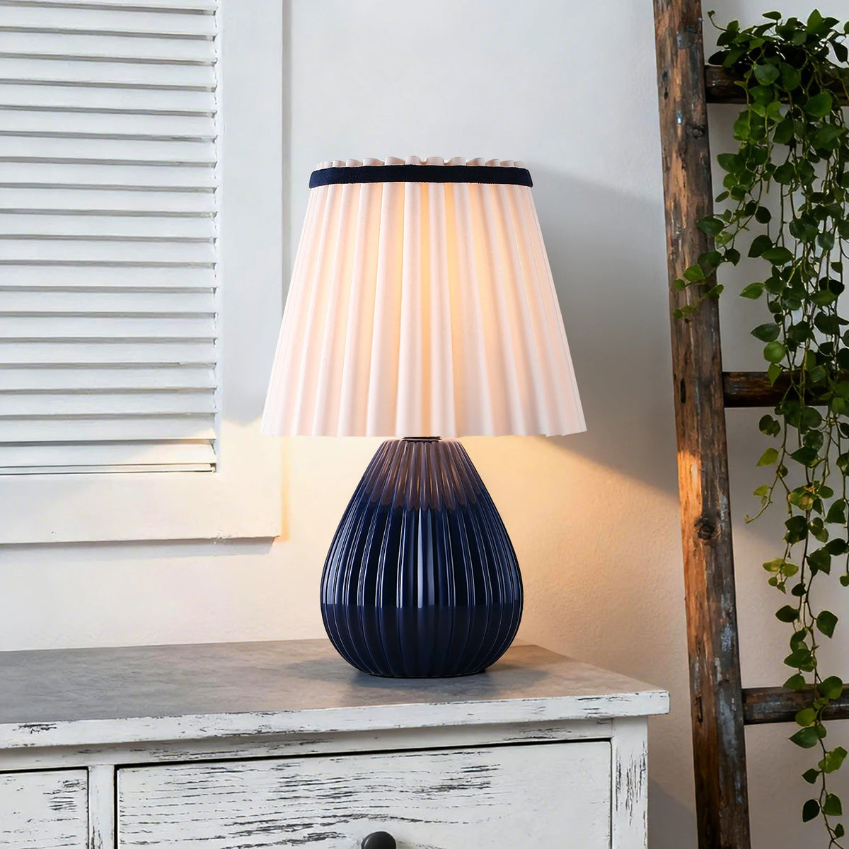 Lampe de chevet en céramique — abat-jour blanc