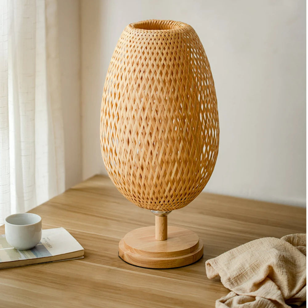 Lampe de chevet en bambou tressé — fait main