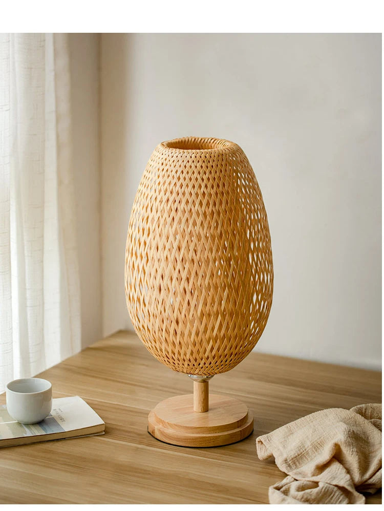 Lampe de chevet en bambou tressé — fait main