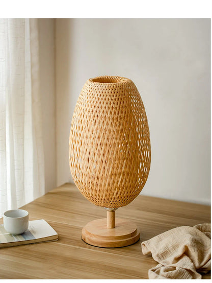 Lampe de chevet en bambou tressé — fait main