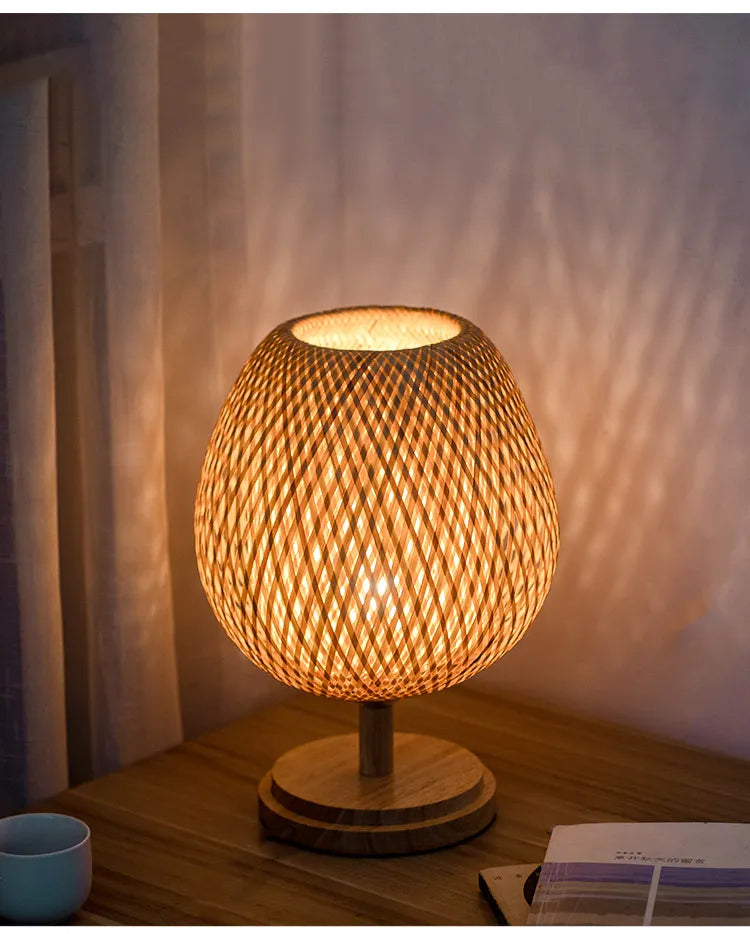 Lampe de chevet en bambou tressé — fait main