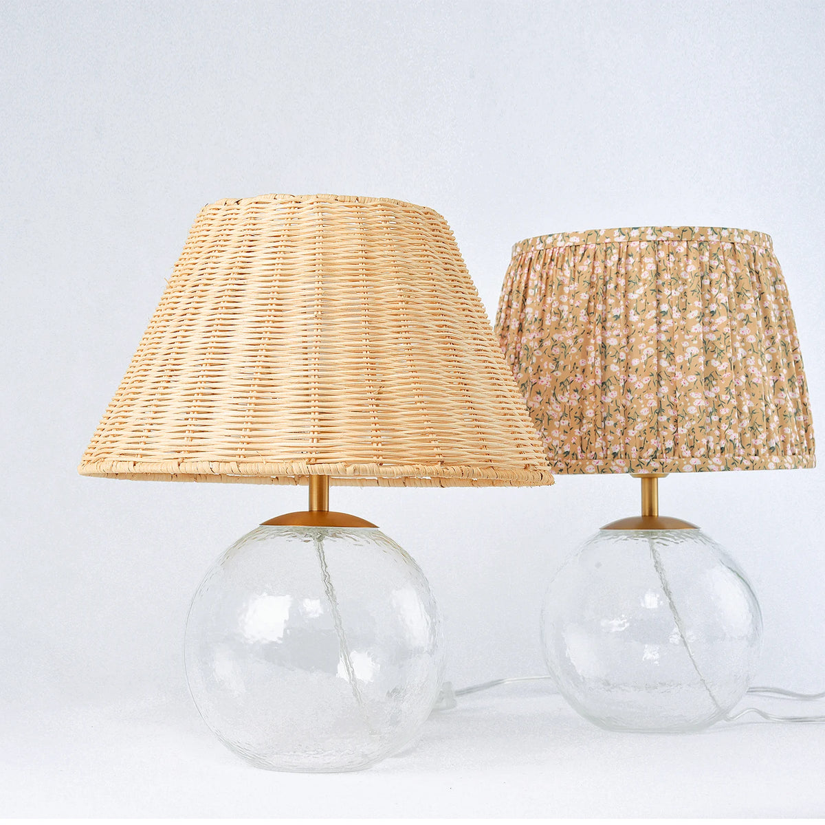 Lampe de chevet en verre martelé — abat-jour floral