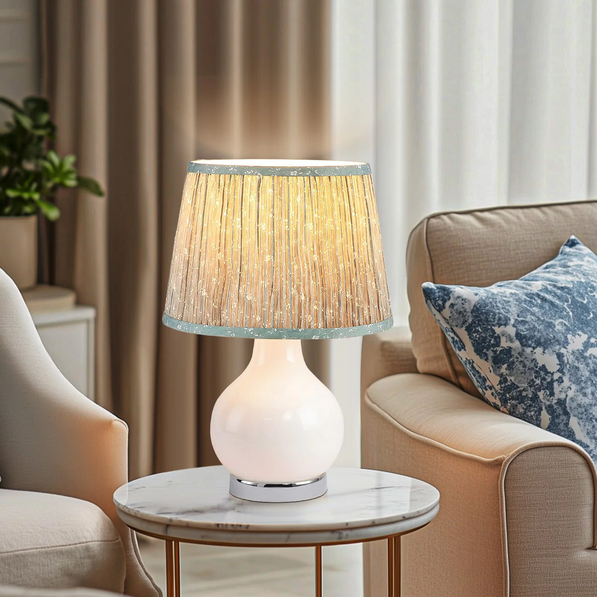 Lampe de chevet en verre avec abat-jour en tissu floral