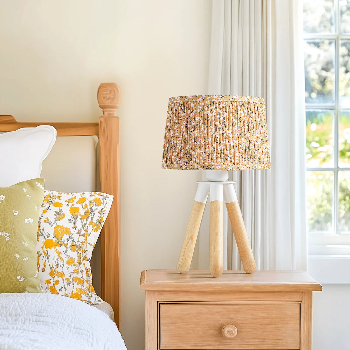 Lampe de chevet trépied en bois — abat-jour en lin