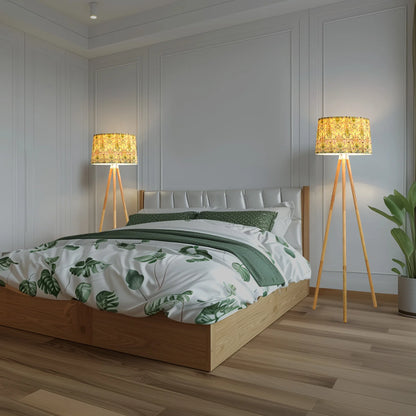 Lampadaire trépied en bois — abat-jour en tissu
