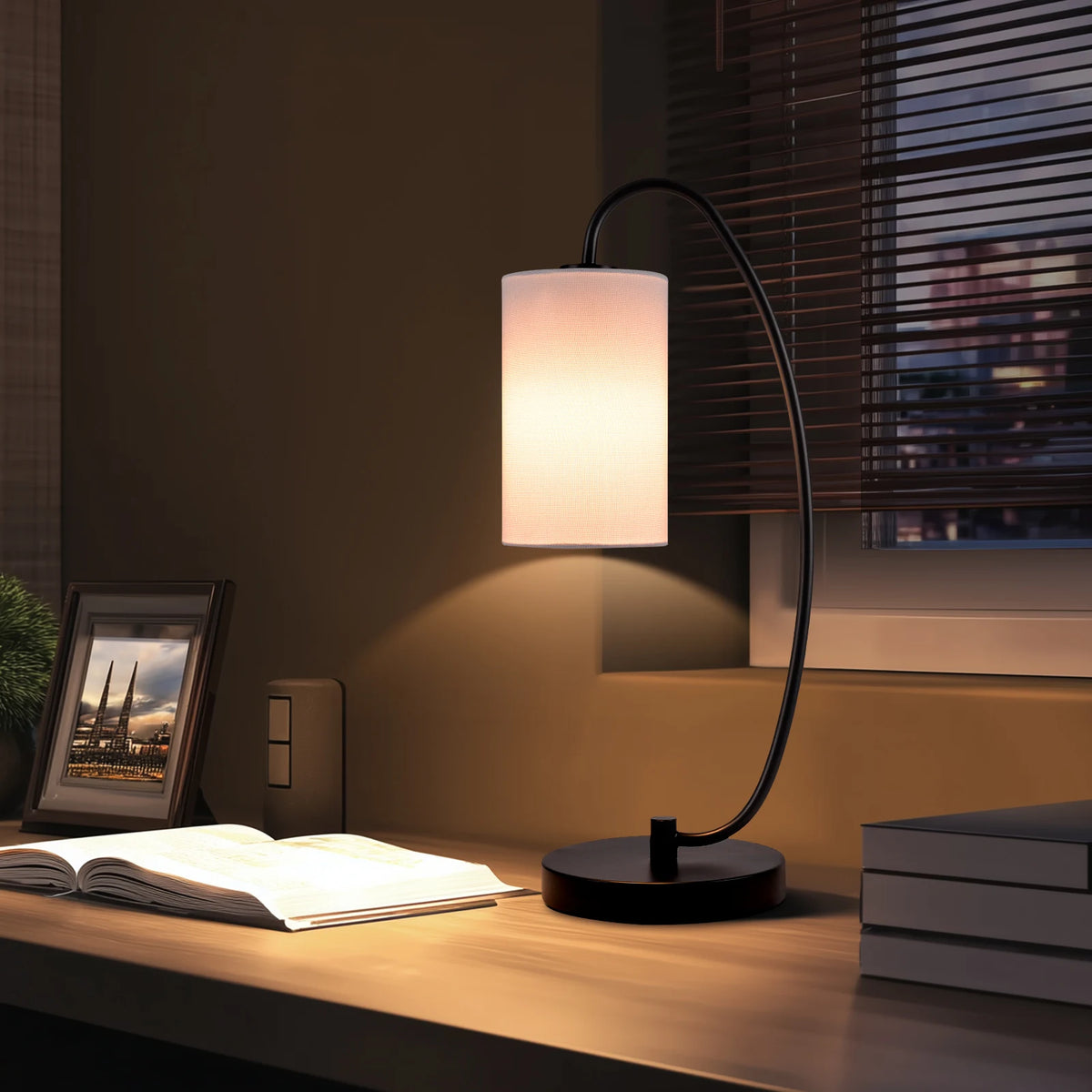 Lampe de chevet arquée — abat-jour cylindrique