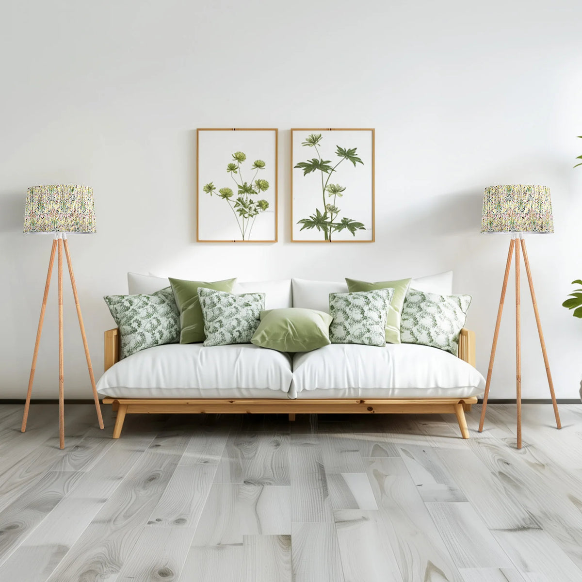 Lampadaire trépied en bois — abat-jour en tissu