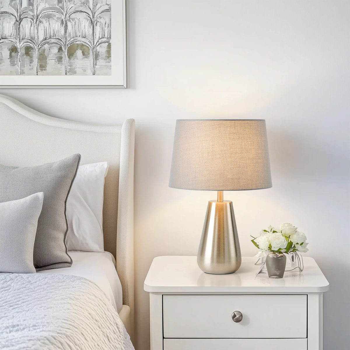 Lampe à poser en métal — abat-jour en lin blanc